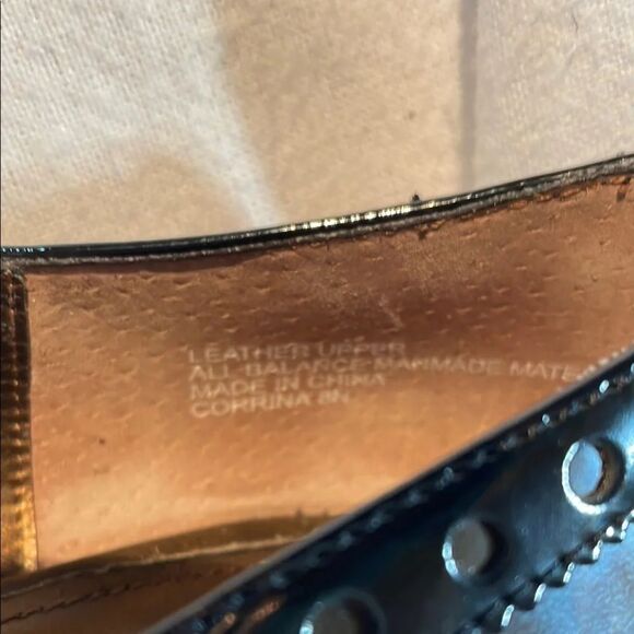 Ruby and Bloom Black and Brown Patent Leather Heels rounded toe like new - Picture 14 of 14